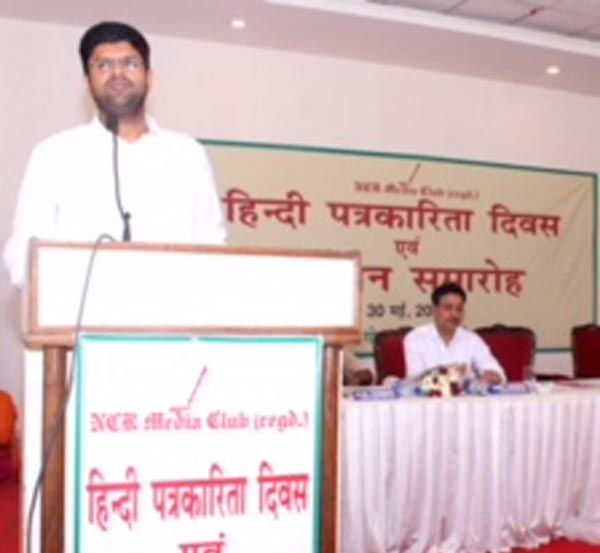 हिन्दी पत्रकारिता दिवस पर भाजपा सरकार पर गरजे सांसद दुष्यंत चौटाला