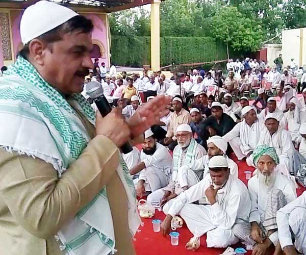 विधायक ने स्वयं खुलवाये रोजेदारों के रोजे