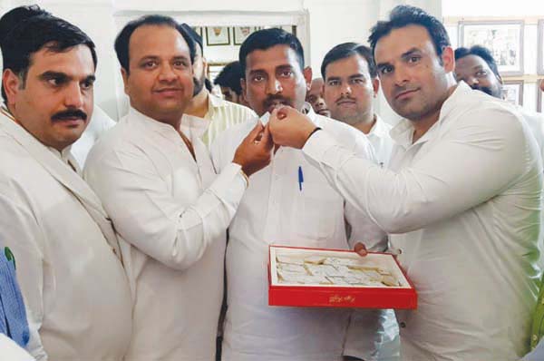 सुमित गौड़ के नेतृत्व में कांग्रेसियों ने किया केशव चंद यादव का स्वागत