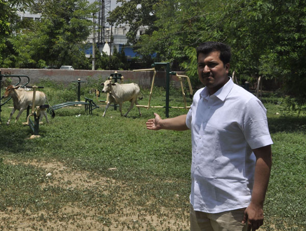 सनक के लिए बर्बाद हो रहे निगम के पैसे : नितिन सिंगला