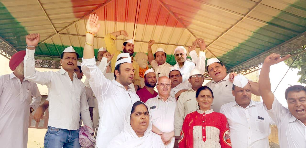 कांग्रेसियों ने श्रद्धापूर्वक मनाई पूर्व प्रधानमंत्री स्व. राजीव गांधी की जयंती