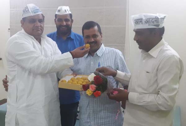 आप नेता ने दिल्ली के मुख्यमंत्री को दी जन्मदिन की बधाई
