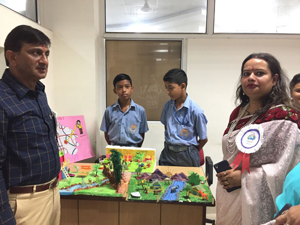 सूरजकुंड इंटरनेशनल स्कूल के विद्यार्थियों ने किया शैक्षिक प्रदर्शनी में धमाल