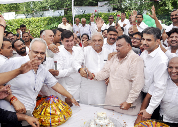 पूर्व मुख्यमंत्री भूपेंद्र सिंह हुड्डा सही मायने में जननेता: लखन सिंगला