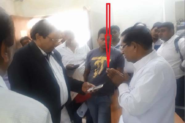 वकील पराशर से रिश्चतखोर ने मागी मांगी(सीएम से तससीदार को निंलबित करने की मांग)