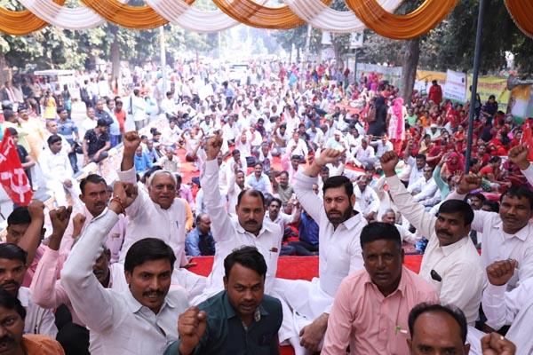 भाजपा सरकार में कर्मचारियों को लाठियों के रुप में मिले अच्छे दिन : विकास चौधरी