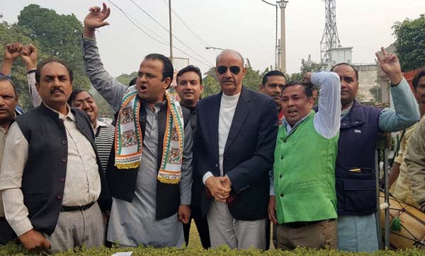 प्रदेश कांग्रेस कमेटी के प्रदेश सचिव सुमित गौड जीत का मनाया जश्र