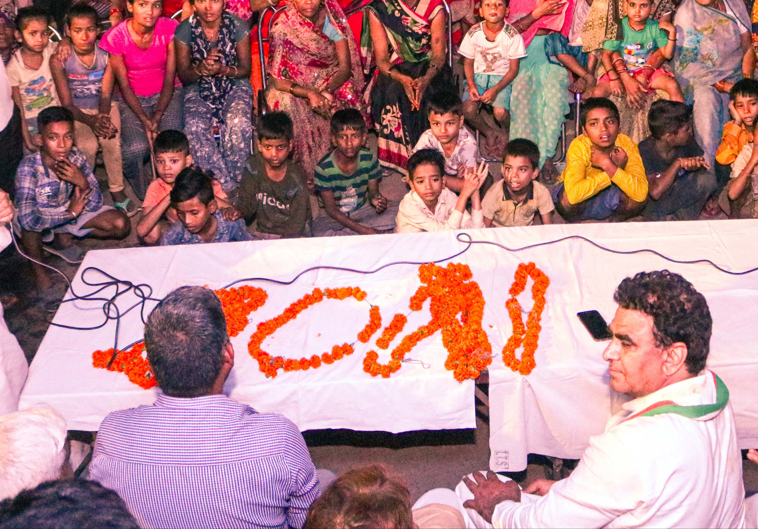 तिगांव क्षेत्र की कई कालोनियों में कांग्रेस प्रत्याशी का हुआ जोरदार स्वागत