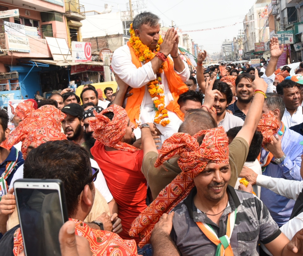 विजय प्रताप की पदयात्रा में उमड़ा जनसैलाब ,छत्तीस बिरादरियों ने दिया जीत का आर्शिवाद
