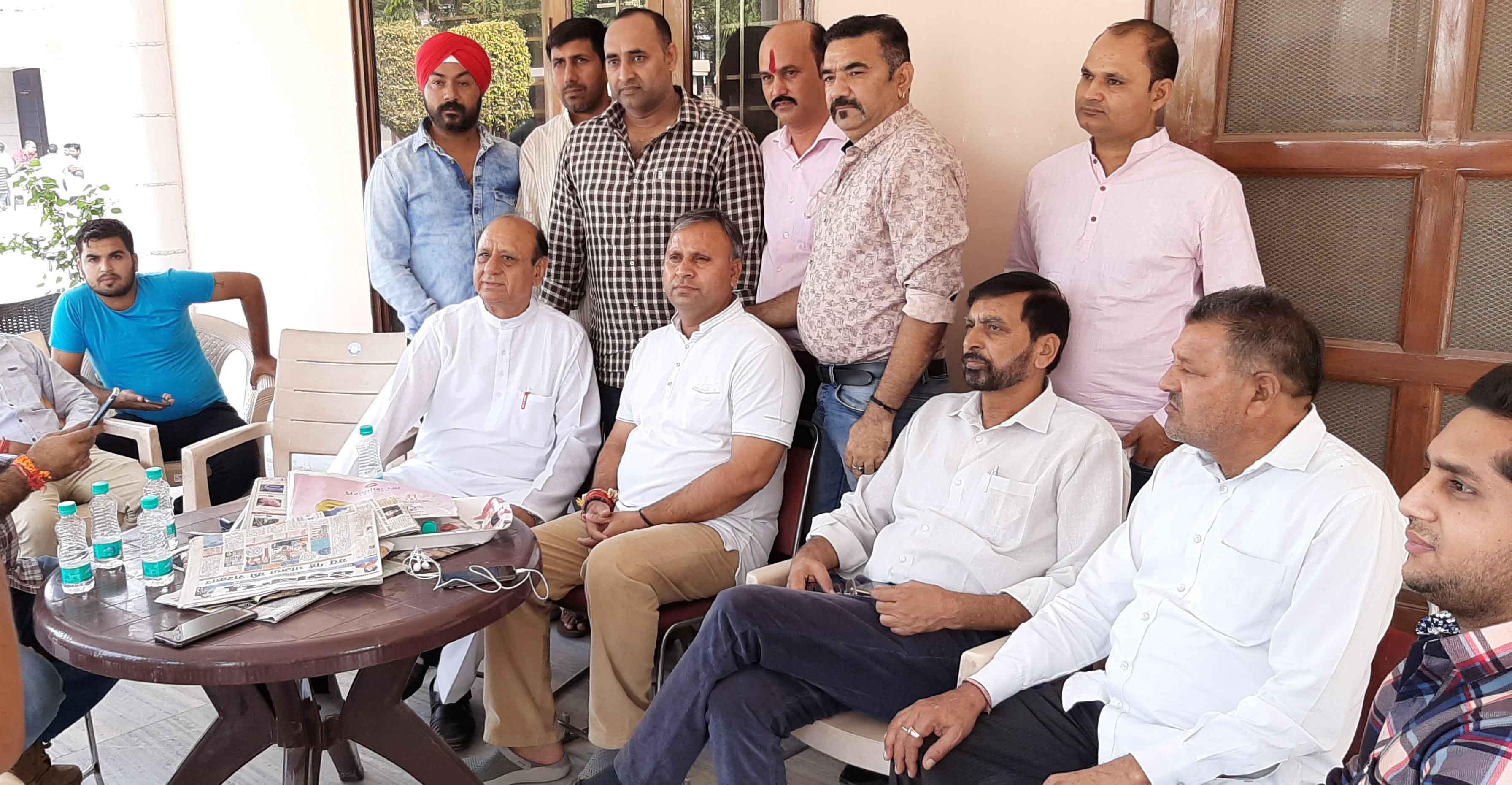कांग्रेस प्रत्याशी विजय प्रताप सिंह ने क्षेत्र की जनता का जताया आभार
