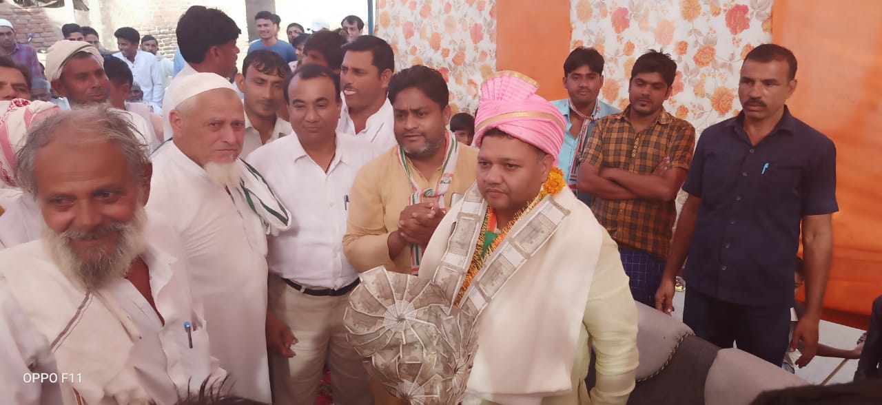 पंडित जी के कामों को याद कर दिया नीरज को वोट का आश्वासन