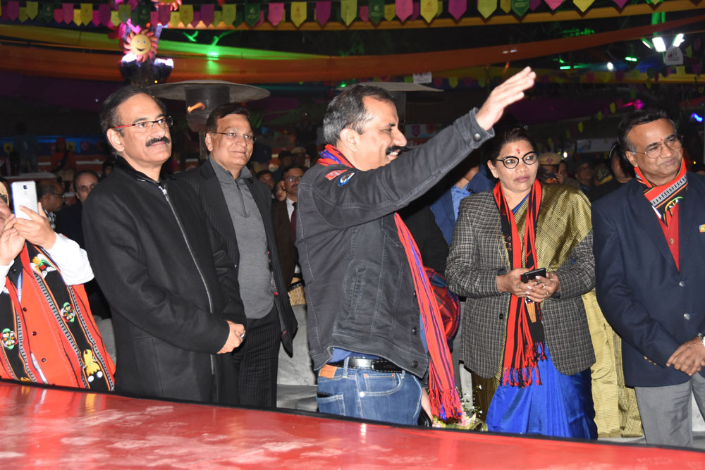 नागालैंड के परिधानों ने शुक्रवार की शाम खूबसूरत मॉडलों के साथ सूरजकुंड के रैंप पर रंग बिखेरे