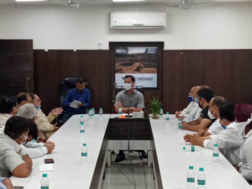बाजार बंद को लेकर व्यापार मंडल फरीदाबाद ने की डीसी से मुलाकात